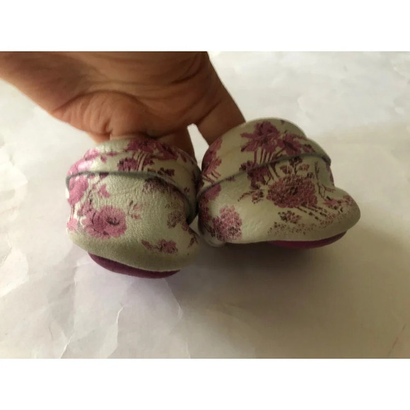 Freshly Picked Roses Moccs 2 - Picture 4 of 6